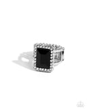 glamorously-glitzy-black-ring-paparazzi-accessories