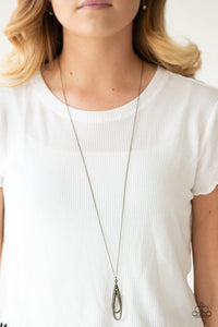 step-into-the-spotlight-brass-necklace-paparazzi-accessories